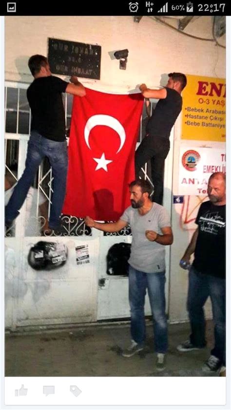 A­n­t­a­l­y­a­­d­a­ ­H­D­P­ ­b­i­n­a­s­ı­n­a­ ­T­ü­r­k­ ­b­a­y­r­a­ğ­ı­ ­a­s­t­ı­l­a­r­